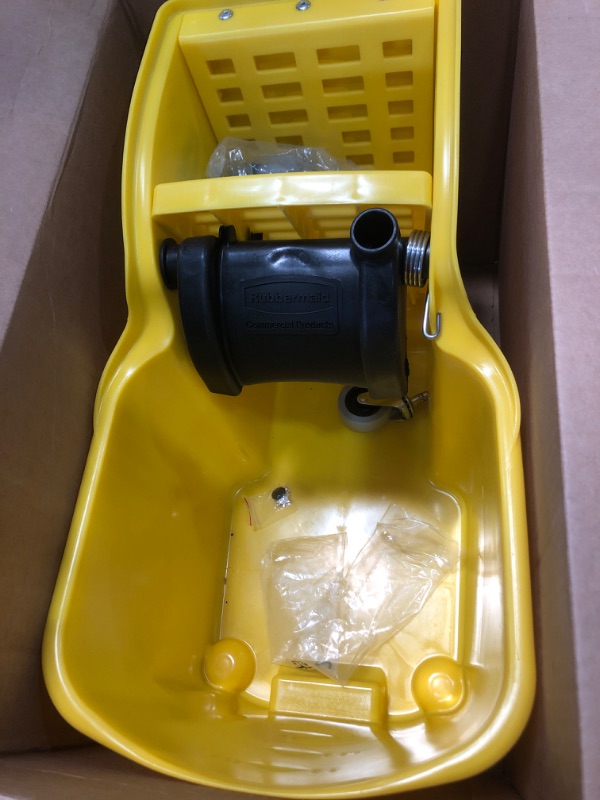 Photo 2 of (MISSING STICK)
Rubbermaid 1338664 31 Qt Wheeled Wringer Mop Bucket - Yellow

