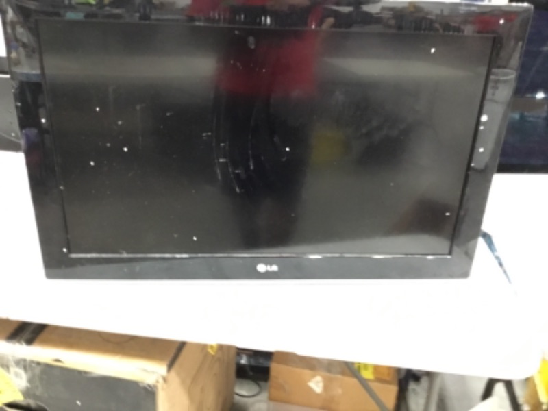 Photo 2 of LG 32LK330 32" 720p HD LCD Television