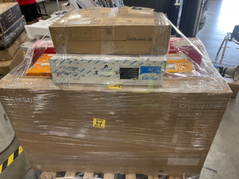 Photo 4 of PALLET OF 7 BROKEN TVS AND MONITORS**SOLD AS IS**NONREFUNDABLE 