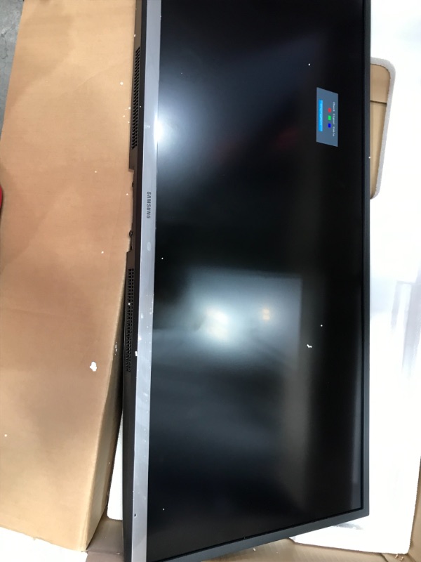 Photo 4 of SAMSUNG 34" Class Flat 3,440 x 1,440 Ultra HD - LS34J550WQNXZA