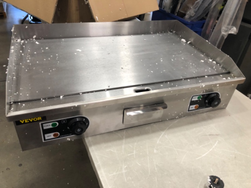 Photo 3 of (DENTED)
VBENLEM 30" Commercial Electric Griddle 110V 3000W Electric Countertop Griddle Non-Stick Restaurant Teppanyaki Flat Top Grill Stainless Steel Adjustable Temperature Control 122°F-572°F
