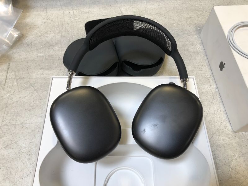 Photo 2 of Apple AirPods Max - Space Gray
