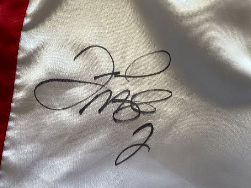 Photo 2 of RARE FLOYD MAYWEATHER & OSCAR DE LA HOYA AUTOGRAPHED BOXING TRUNKS