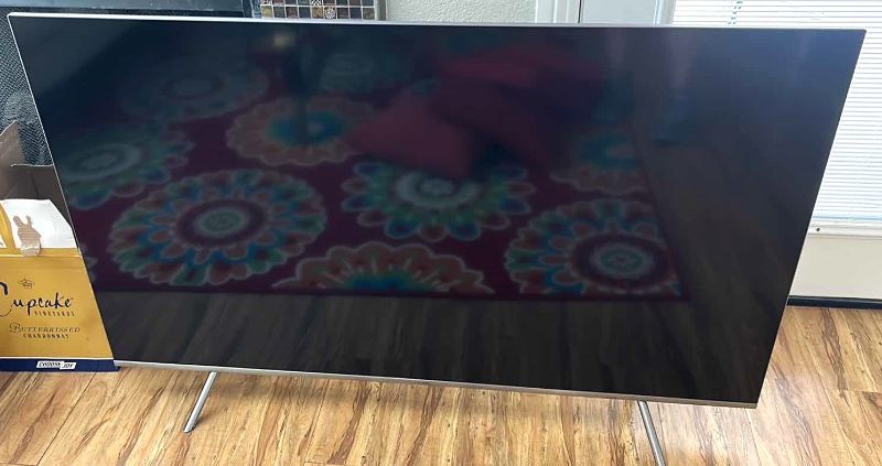 Photo 1 of 55’ SAMSUNG FLATSCREEN TV