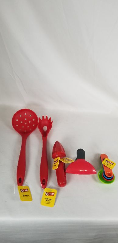 Photo 1 of 5 PIECE KITCHEN SET RED SKIMMER SPAGHETTI SERVER CITRUS REAMER MAGNETIC BAG CLIP 4 PIECE MEASURING SPOONS NEW