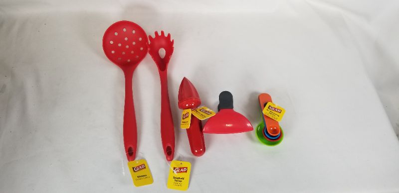 Photo 2 of 5 PIECE KITCHEN SET RED SKIMMER SPAGHETTI SERVER CITRUS REAMER MAGNETIC BAG CLIP 4 PIECE MEASURING SPOONS NEW