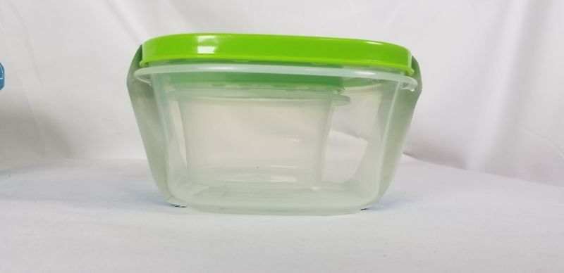 Photo 4 of MEDIUM SNACK QUARRE SET GREEN LIDS 2 CONTAINERS AND 2 LIDS 1.5 CUP 1.9 CUPS NEW 
