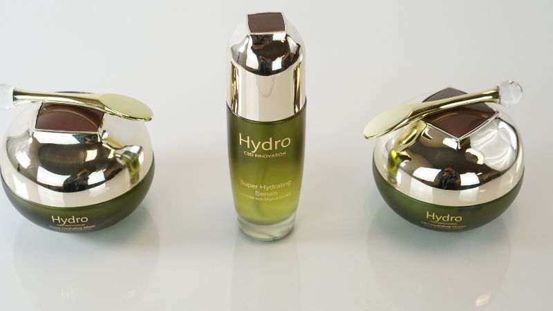 Photo 1 of HYDRO INNOVATION CASE COMES WITH 1 HYDRATING SERUM 1 DEEP HYDRATING MASK AND 1
HYDRATING CREAM PRODUCTS ARE EXCELLENT FOR ANTIOXIDANTS MOISTURIZING HEALING AND
CALMING PROPERTIES THEY ARE MADE WITH CBD 24K GOLD OLIVE OIL AND MARINE COLLAGEN NEW IN
CASE