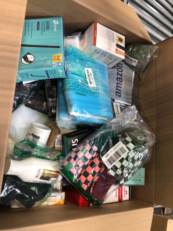 Photo 1 of **BUNDLED BOX OF ITEMS - NO RETURNS - FINAL SALE** 