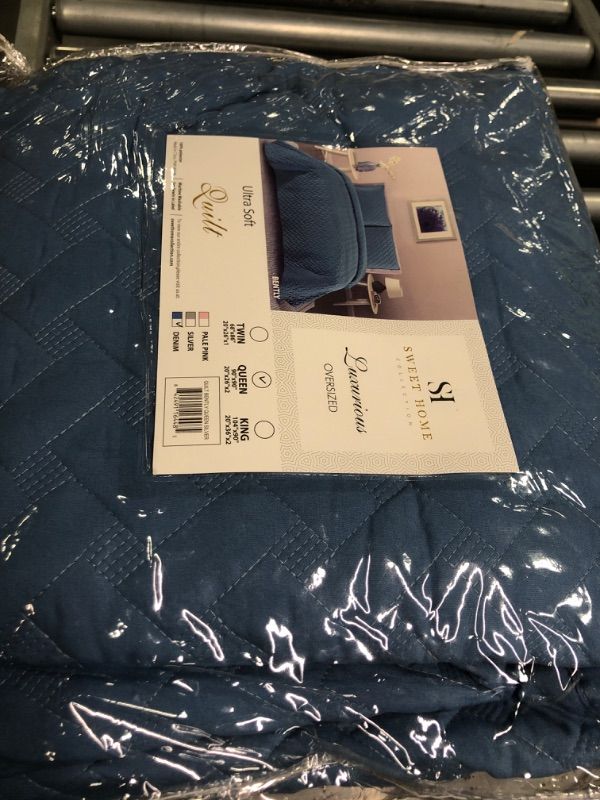 Photo 2 of 
Sweet Home Collection Quilts Twin Size 2 Piece Set Vintage Pre Wash Oversized Reversible Pattern with Pillow Shams, Bentley Denim(Pack of 1) ***QUEEN***
