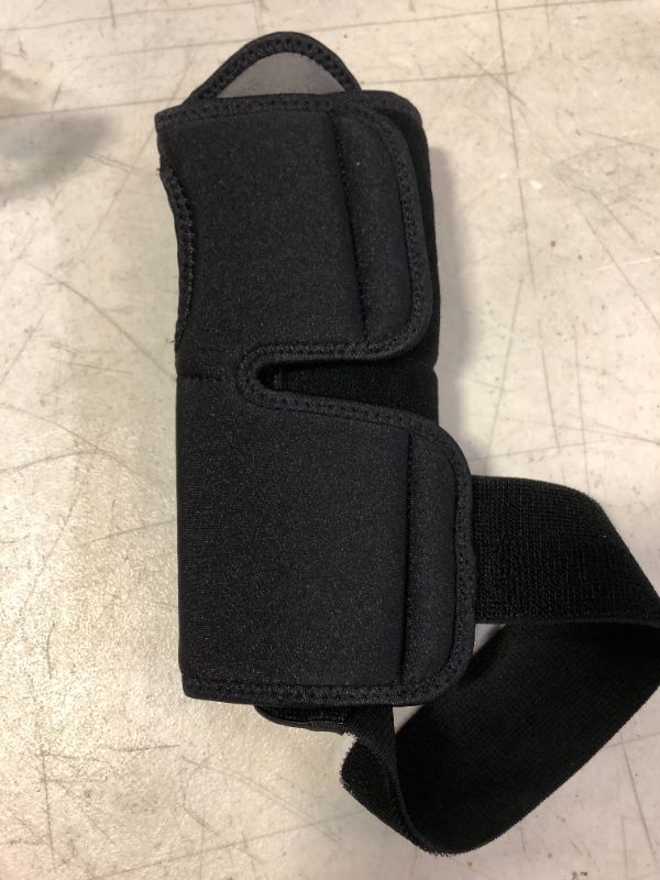 Photo 2 of  Mueller Sports Medicine Night Support Wrist Brace, Black