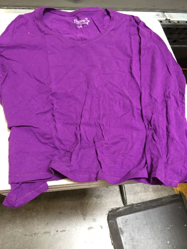 Photo 1 of HANES XL SHORT SLEEVE SHIRT-ITEM IS DIRTY 11". Much Smaller!
