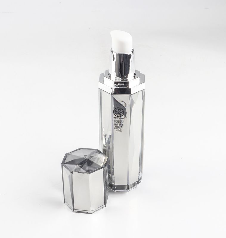 Photo 4 of DIAMOND INFUSED TITANIUM SERUM BATTLES AGING SIGNS HELPS BOOST MOISTURE AND RADIATING SKIN NEW