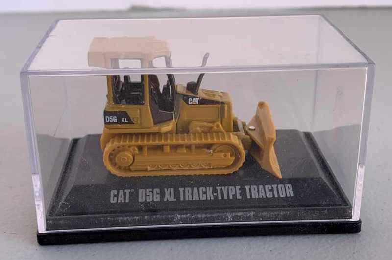 Photo 4 of HOT WHEELS 1979 TRUCK AND
CAT D5G TRACK-TYPE TRACTOR