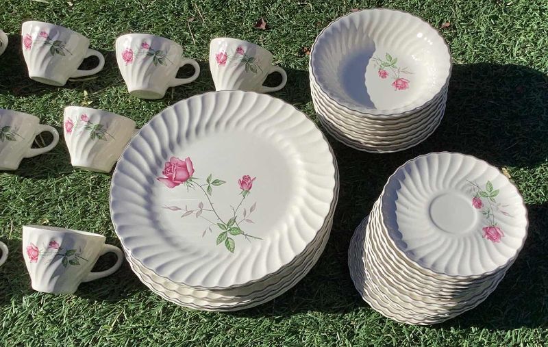 Photo 2 of 40 PIECE FLORAL DISHES SET