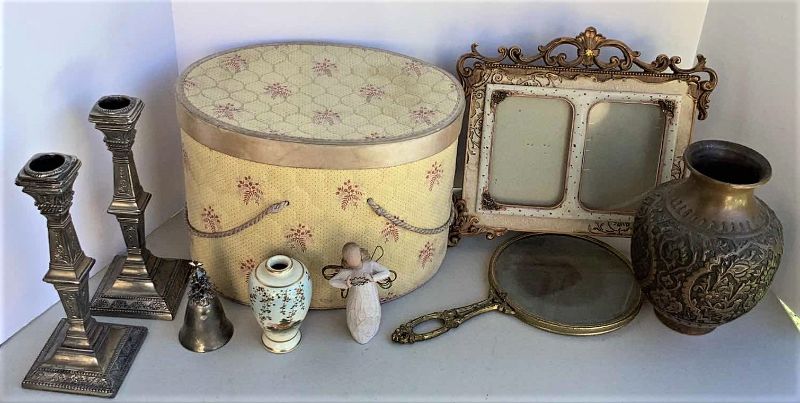 Photo 1 of ASSORTED VINTAGE ITEMS