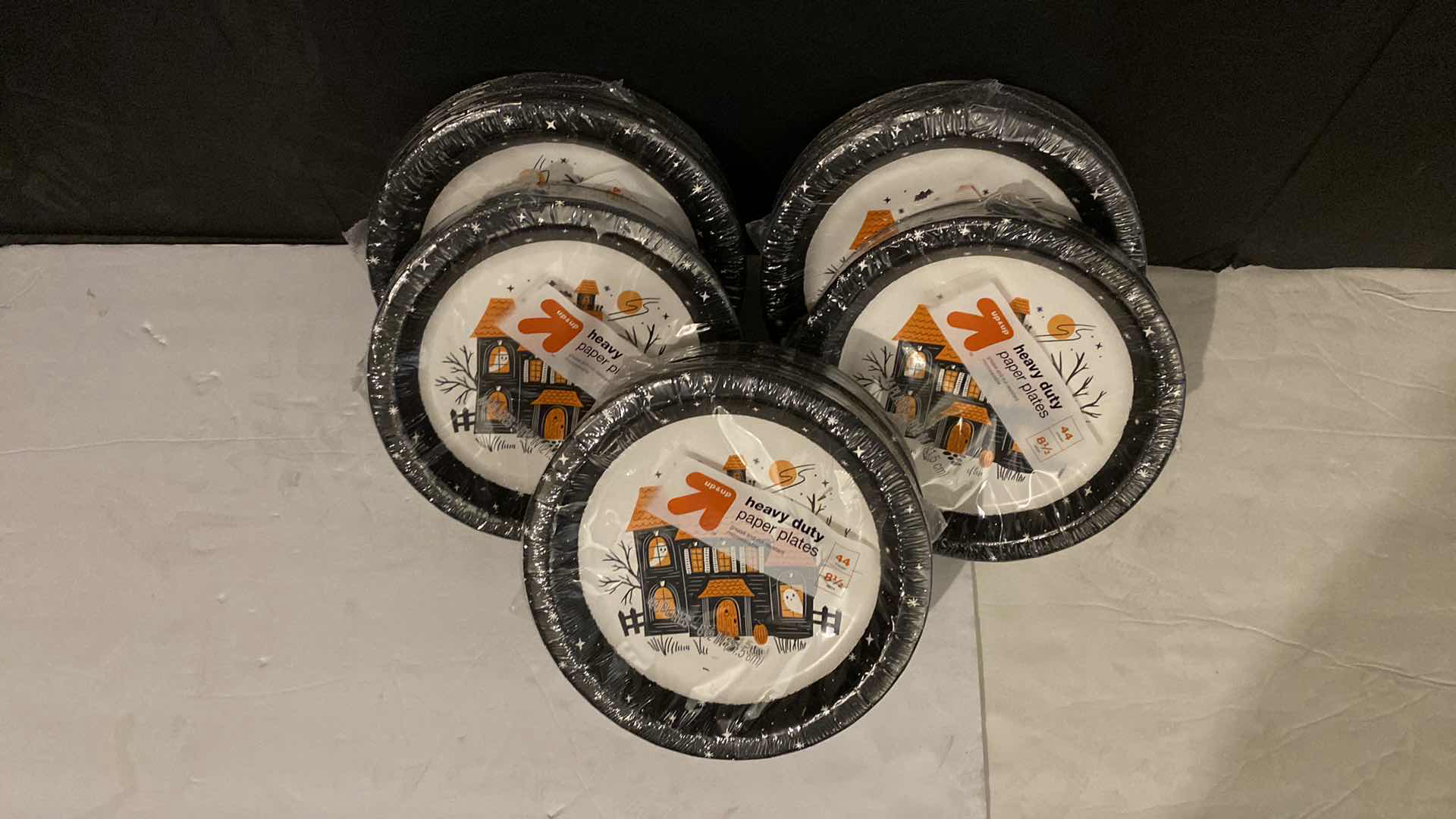 Photo 1 of NEW 6 PACKAGES 44 COUNT HALLOWEEN PAPER PLATES