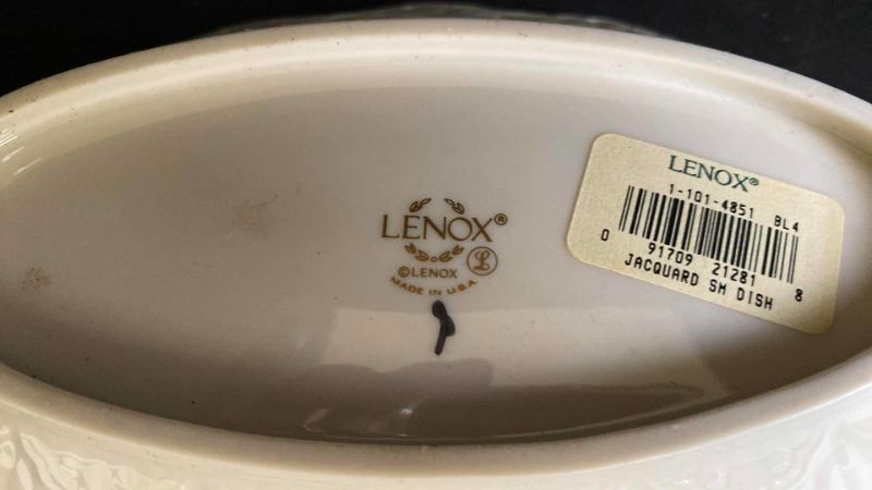 Photo 4 of LENOX  2 PIECES TRIMMED IN 24K