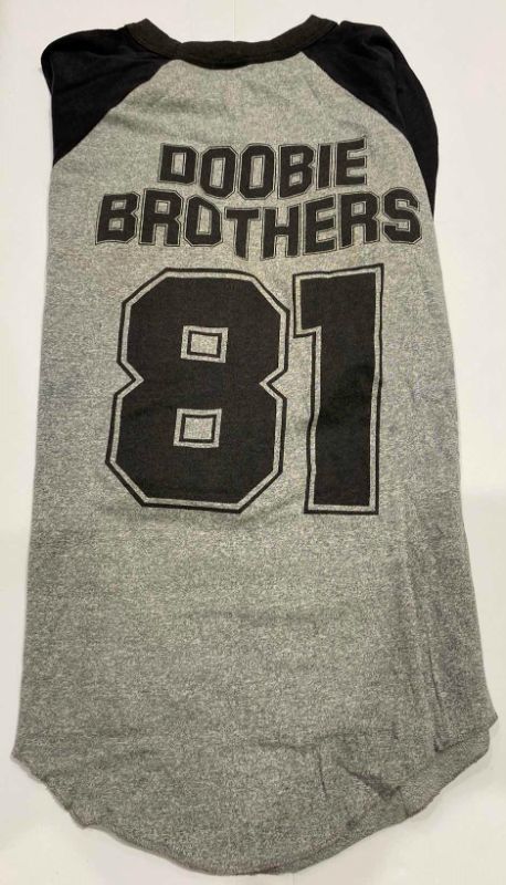 Photo 3 of VINTAGE NEW THE DOOBIE BROTHERS 1974 DOOBRO CORP BASEBALL TEE SIZE M