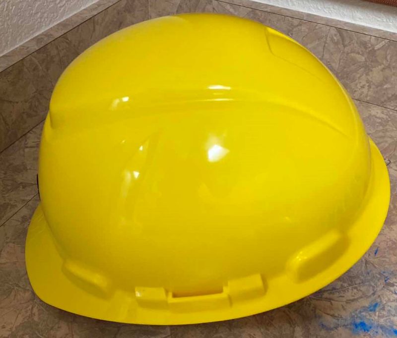 Photo 3 of 3M HARDHAT ADJUSTABLE SIZING