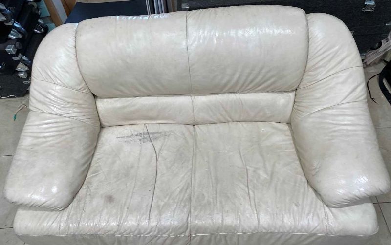 Photo 2 of NATUZZI ITALIAN LEATHER LOVE SEAT 60”