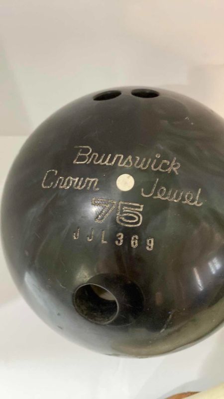 Photo 2 of BOWLING BALL AND SHOES EST SIZE 10