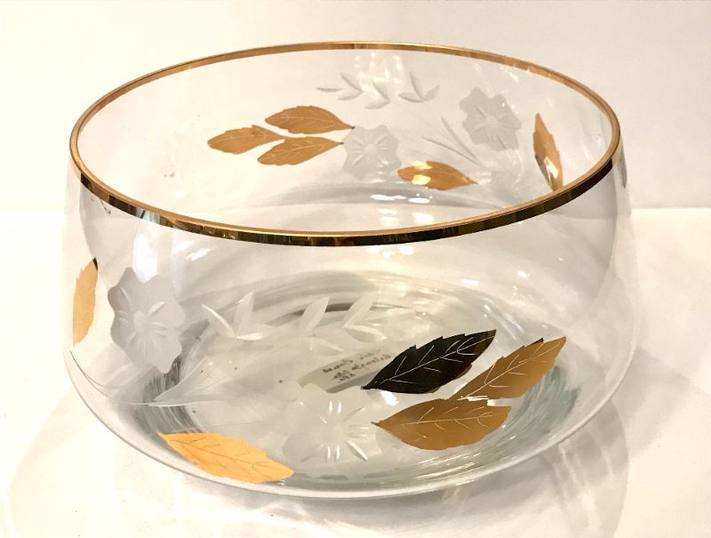 Photo 1 of HAND BLOWN TUSCANY GLASS BOWL WITH GOLD TRIM & FLOWERS 
8"x5"