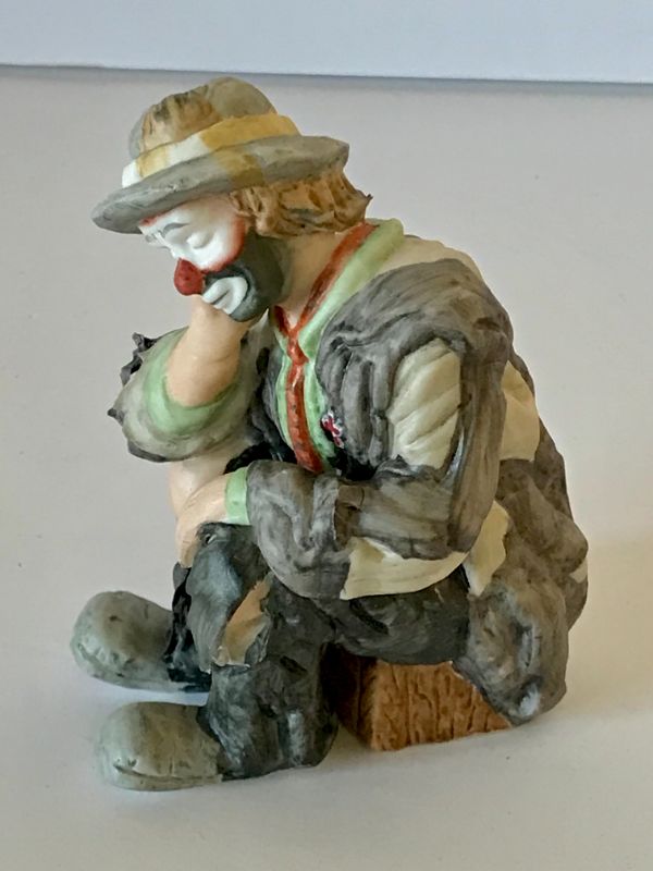 Photo 2 of EMMETT KELLY JR PORCELAIN STATUE "SLEEPING" FLAMBRO COLLECTION WITH BOX