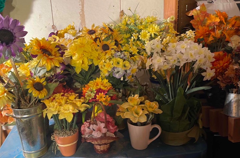 Photo 1 of SPRING / SUMMERTIME FLOWER ARRANGEMENTS- LARGE LOT