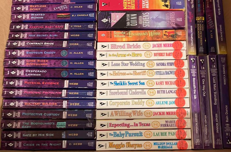 Photo 2 of ASSORTED PAPERBACK BOOKS - LARGE LOT