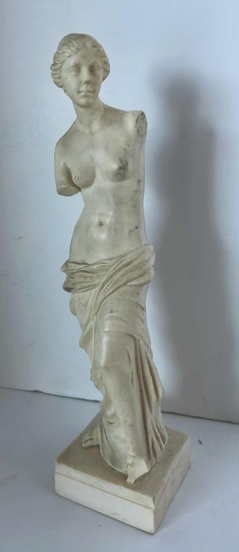 Photo 1 of VINTAGE A. SANTINI VENUS GREEK MYTHOLOGY NUDE STATUE/SCULPTURE-MADE IN ITALY H11.5"