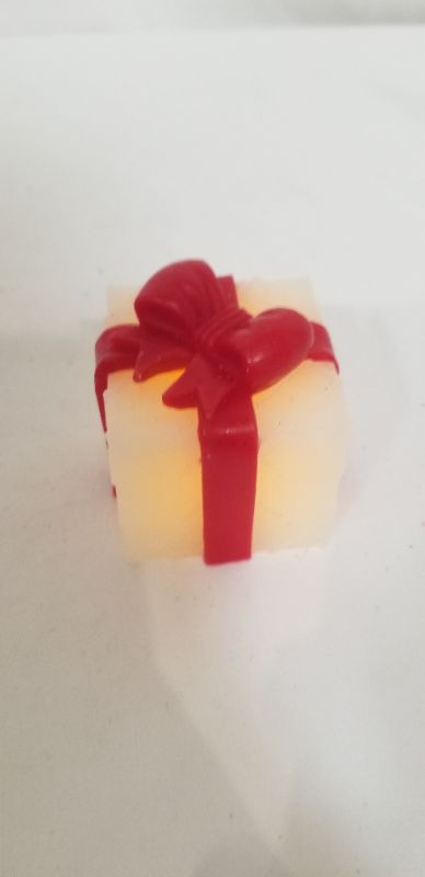 Photo 3 of WAX WHITE/RED GIFT BOX LED WITH TIMER  2×2×2 NEW