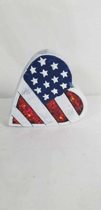 Photo 2 of HEART USA FLAG PATRIOTIC STONE DECOR NEW