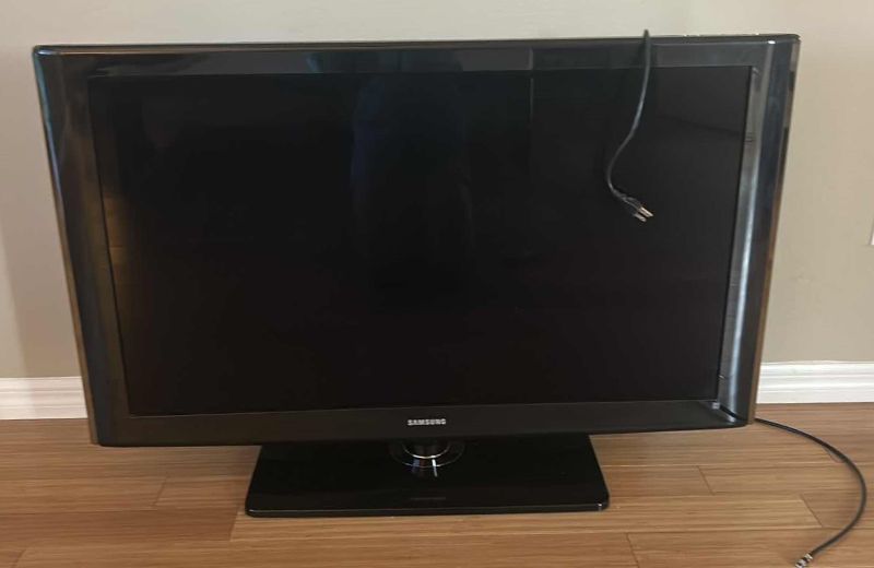 Photo 1 of 45” SAMSUNG TV WITH SWIVEL STAND 