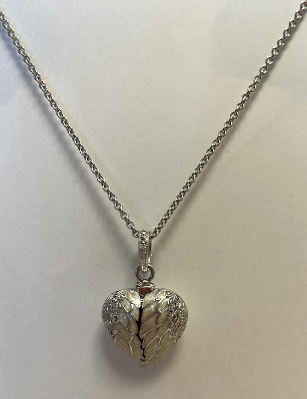 Photo 1 of 925 SILVER NECKLACE AND PENDANT