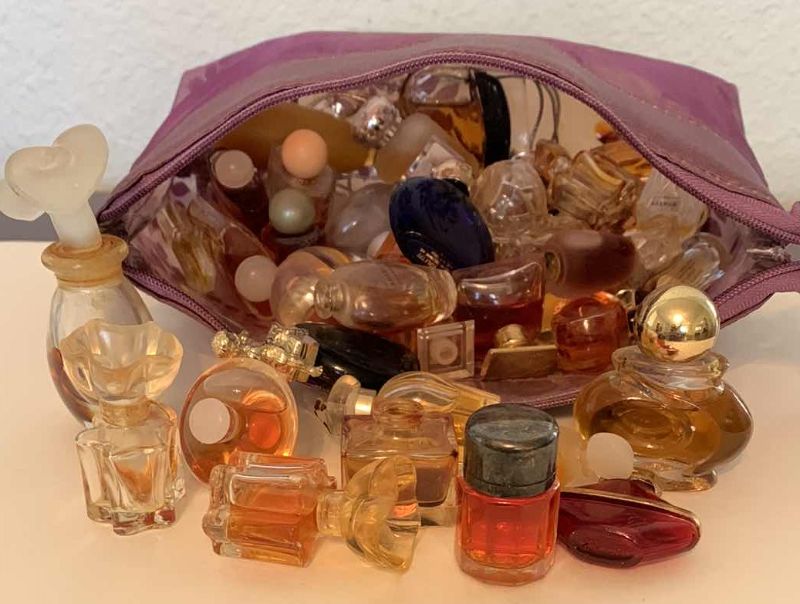 Photo 1 of WOMENS PERFUME SAMPLER COLLECTION
