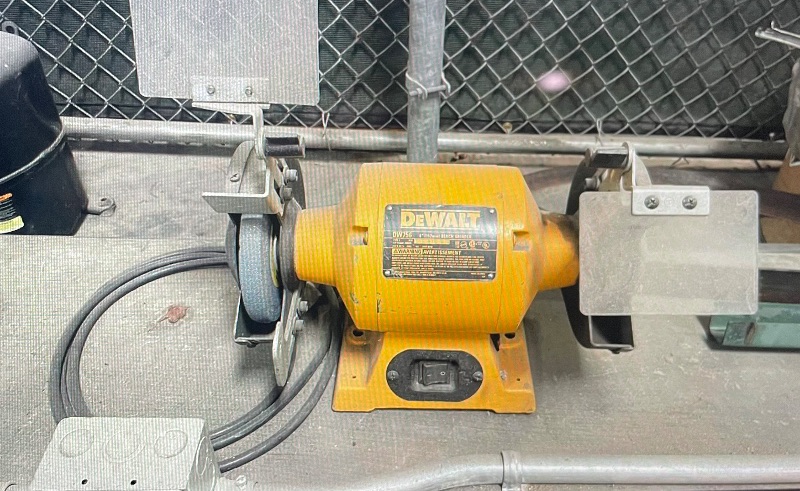 Photo 2 of DEWALT DW756 6" BENCH GRINDER