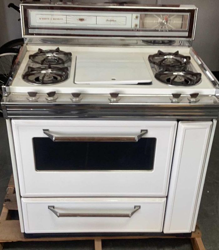 Photo 1 of O’KEEFE AND MERRITT VINTAGE GAS STOVE