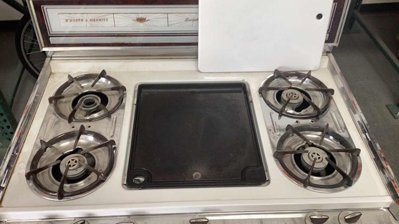Photo 2 of O’KEEFE AND MERRITT VINTAGE GAS STOVE