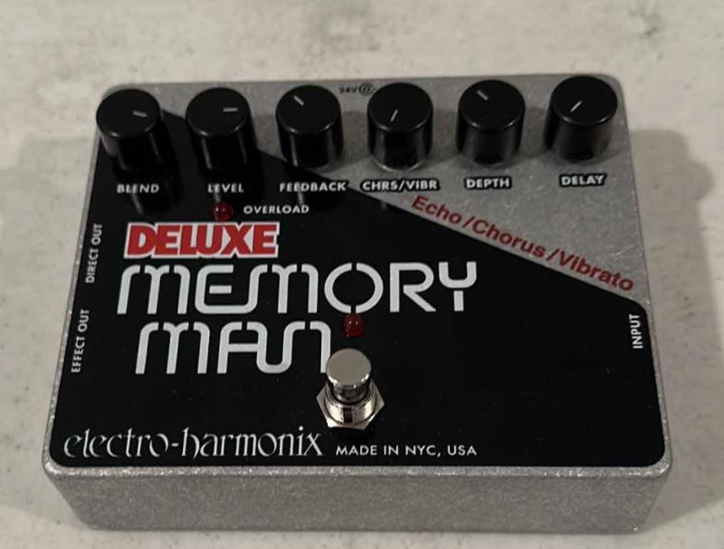 Photo 1 of ELECTRO-HARMONIX DELUXE MEMORY MAN XO ANALOG DELAY GUITAR EFFECTS GUITAR PEDAL