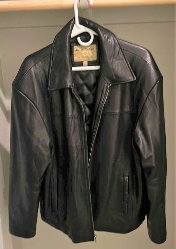 Photo 1 of MENS GENUINE LEATHER JACKET SIZE L