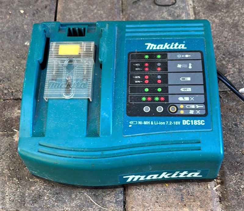 Photo 1 of MAKITA BATTERY CHARGER