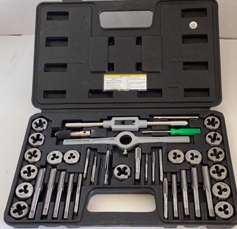 Photo 1 of SAE TAP AND DIE SET