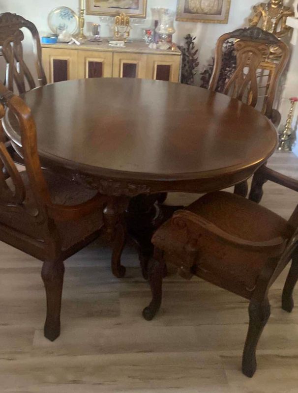 Photo 3 of DINING ROOM TABLE WITH 4 CHAIRS