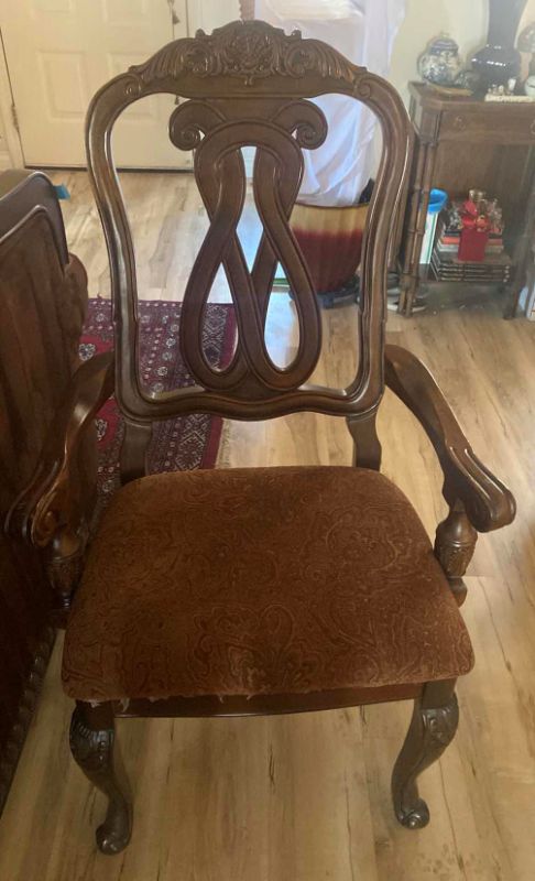 Photo 4 of DINING ROOM TABLE WITH 4 CHAIRS