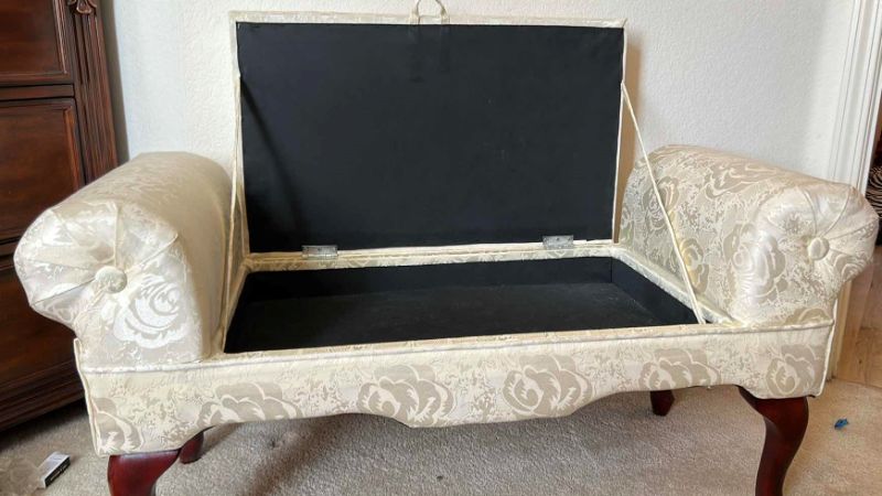 Photo 2 of VINTAGE IVORY ROSE PRINT UPHOLSTERED ENTRYWAY STORAGE BENCH- 41 x 21 x 17