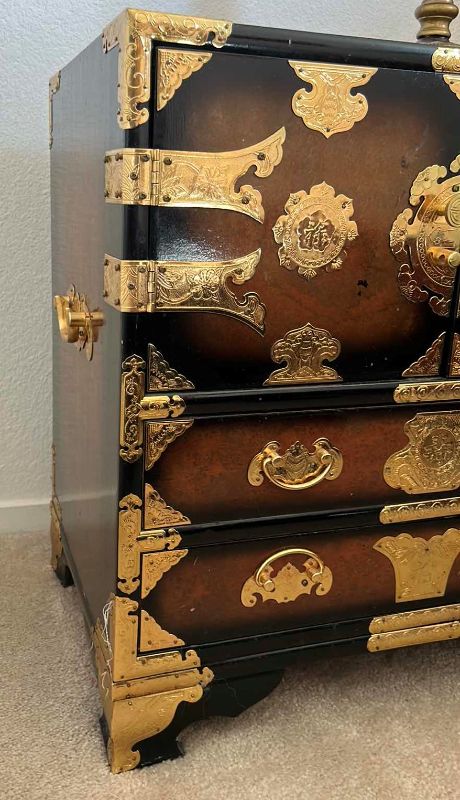 Photo 2 of ORIENTAL LACQUERED NIGHTSTAND - 21.5 x 14 x 22