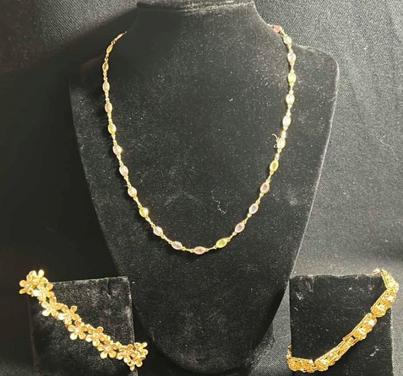 Photo 2 of GOLD TONE COSTUME JEWELRY