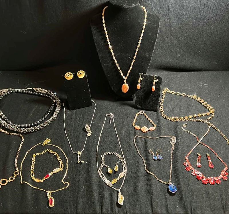 Photo 3 of VARIOUS COSTUME JEWELRY