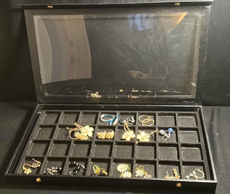 Photo 1 of 32 SLOT JEWELRY CASE WITH COSTUME EARRINGS